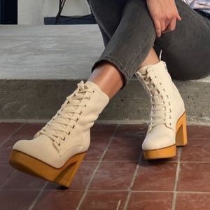 Charlotte Stone Echo Booties In Natural 9 NIB/NWT